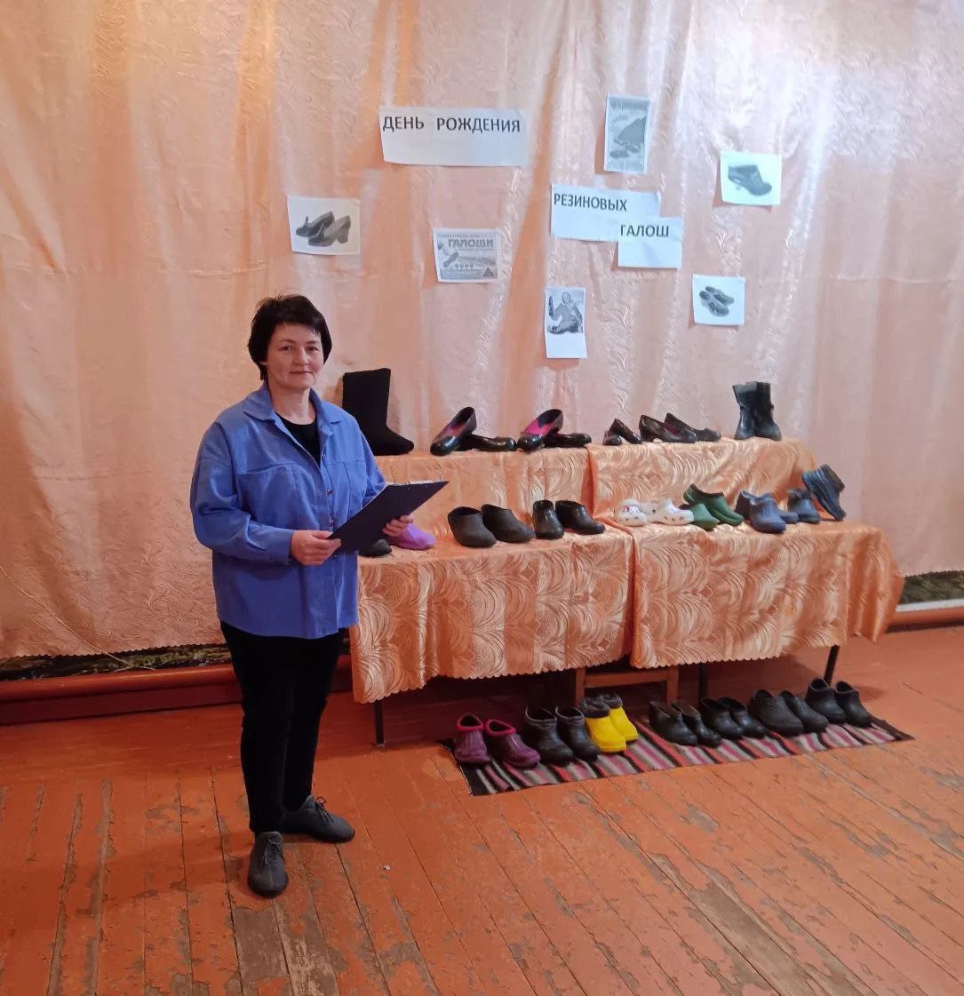 День рождения галош в Яблоновском сельском доме культуры Краснинского округа